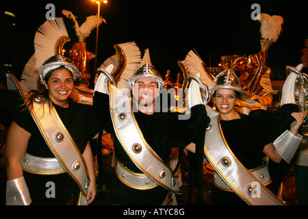 Close up portrait of smiling danseurs en costume de carnaval, Rio de Janeiro, Brésil, Amérique du Sud Banque D'Images