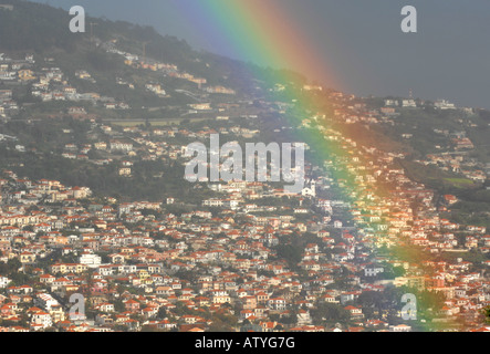 Arc-en-ciel au-dessus de Funchal, Funchal, Madère Banque D'Images