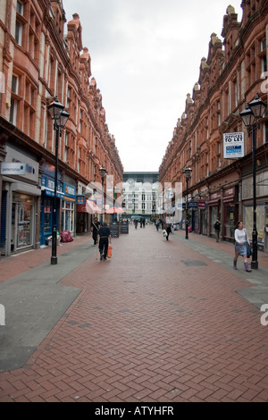 Afficher le long de Queen Victoria Street dans le centre-ville de Reading Berkshire Banque D'Images