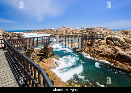 Une passerelle sur Canal Granite Rocks près de Yallingup formation  + Parc National Leeuwin-Naturaliste Dunsborough en Australie, W. Banque D'Images