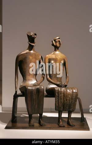 Henry Moores Roi et Reine sculpture à l'exposition de sculptures à Sheffield Banque D'Images
