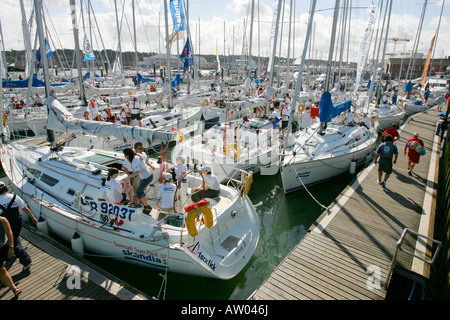 La Semaine de Cowes Yacht Haven Isle of Wight Angleterre Royaume-uni Grande-Bretagne Banque D'Images