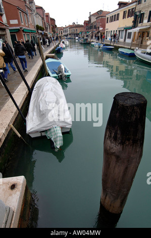 Les voies navigables et les canaux de l'île appelée l'île de Murano est l'une des 110 petites îles qui entourent la région de Venise Banque D'Images