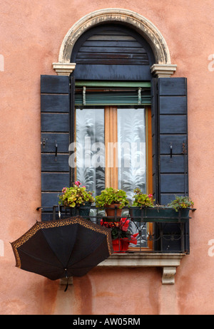 Les bâtiments et les habitants de l'île de Murano Venise Italie Banque D'Images