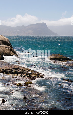 Vue sur la baie de False de Boulder Beach près de Simon s Town Afrique du Sud Banque D'Images