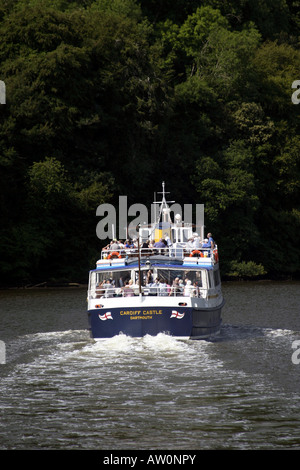 Dartmouth - Totnes ferry 'Château de Cardiff' en-route au-dessus de Stoke Gabriel, Devon UK Banque D'Images