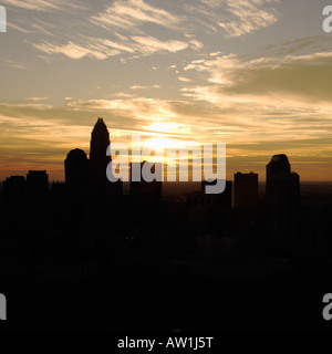 Sunset silhouetting aerial view of Charlotte North Carolina city skyline Banque D'Images