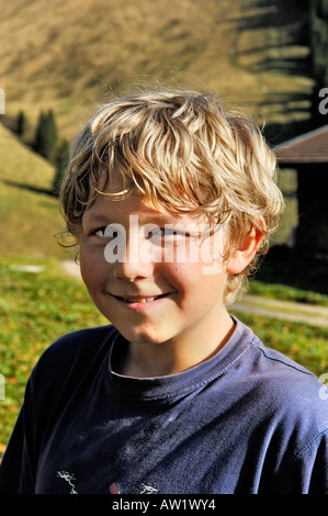 11-year-old boy, portrait en extérieur Banque D'Images