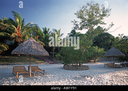 Plage tropicale en face de la Pole Pole Lodge un eco resort à Utende sur l'île tanzanienne de Mafia Tanzanie Banque D'Images