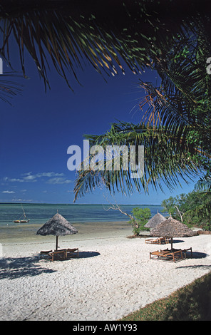 Plage tropicale en face de la Pole Pole Lodge un eco resort à Utende sur l'île tanzanienne de Mafia Tanzanie Banque D'Images