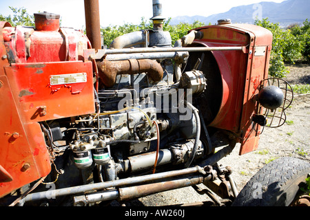 Old German Hanomag tracteur équipé d'un moteur Diesel Barreiros S A Banque D'Images