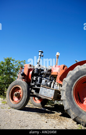 Old German Hanomag tracteur équipé d'un moteur Diesel Barreiros S A Banque D'Images