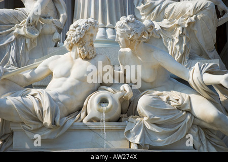 Détail de la fontaine d'Athena en face du parlement autrichien Vienne Autriche Banque D'Images