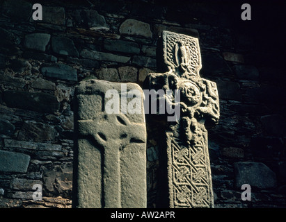 Keills chapelle près de Loch Sween à Argyll, ouest de l'Écosse, au Royaume-Uni. Début de l'époque médiévale chrétienne celtique croix en pierre sculptée Banque D'Images