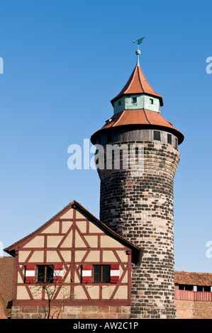 Tour Sinwell (Sinwellturm) au château de Nuremberg, Allemagne Banque D'Images