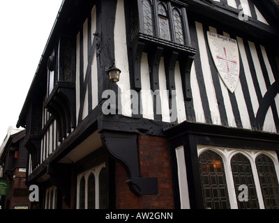 Vue d'angle de la Royal Oak dans la pagaille,chesterfield,Derbyshire, Royaume-Uni.La plus ancienne inn chesterfield dans,l'un des plus anciens en Angleterre Banque D'Images