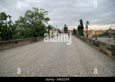 Tôt le matin, sur le pont Charles à Prague. Banque D'Images