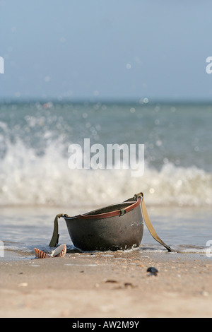 World War 2 casque américain à Utah Beach Normandie France d-day anniversaire Banque D'Images