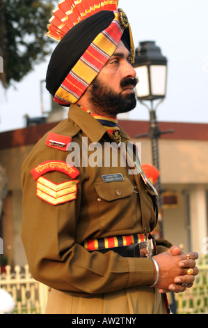 Portrait d'un soldat indien de la frontière indienne et pakistanaise à Wagah Banque D'Images