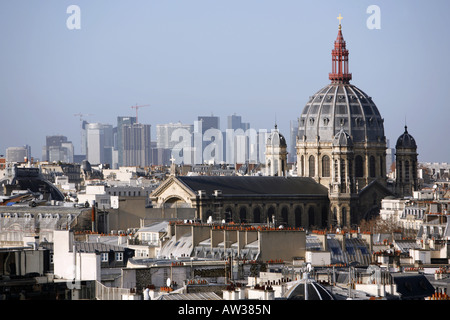 Vue sur les toits de Paris avec vue sur Saint Augustin et la défense, France, Paris Banque D'Images