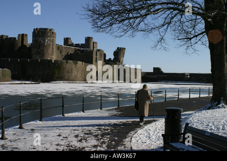 Une scène d'hiver au château de Caerphilly, dans le sud du Pays de Galles Banque D'Images