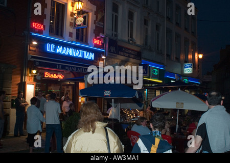 Vue générale le long de la Vieille-Ville au cours de la fête de la musique à Hesdin l'événement nuit Banque D'Images