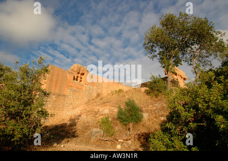 Reste de Le Château de Paderne construit à la fin du xiie siècle par les Berbères dans la paroisse civile de Paderne en Algarve au Portugal Banque D'Images