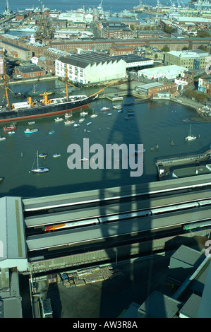 Ombre de la tour Spinnaker sur la ville historique de Portsmouth et de HMS Victory Hampshire Angleterre Banque D'Images