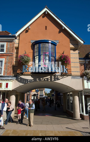 Les béliers à pied Shopping Precinct Petersfield Hampshire UK Banque D'Images