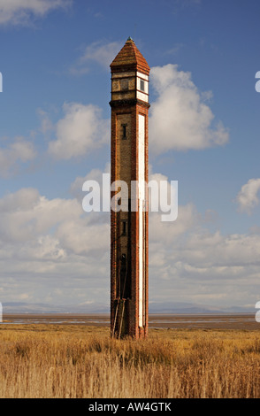 Le phare (Rampside Walney Channel Milieu de gamme à l'arrière). Rampside, Cumbria, Angleterre, Royaume-Uni, Europe. Banque D'Images