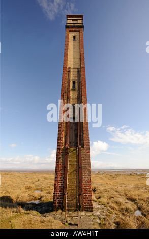 Le phare (Rampside Walney Channel Milieu de gamme à l'arrière). Rampside, Cumbria, Angleterre, Royaume-Uni, Europe. Banque D'Images