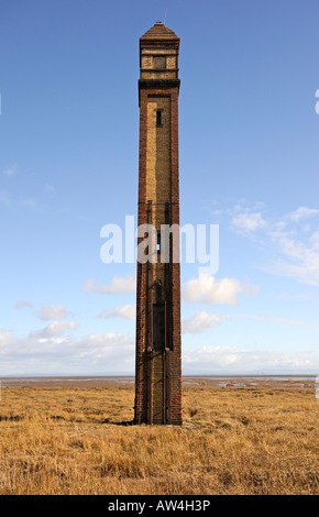 Le phare (Rampside Walney Channel Milieu de gamme à l'arrière). Rampside, Cumbria, Angleterre, Royaume-Uni, Europe. Banque D'Images