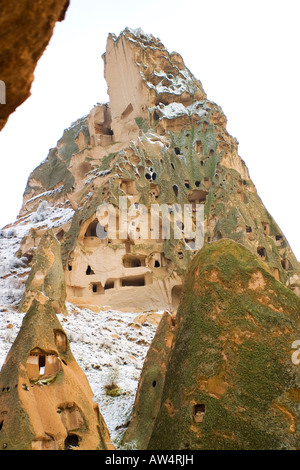 L'étrange sculpté et structures évidées de Göreme, Cappadoce, Turquie pendant le gel de l'hiver. Banque D'Images