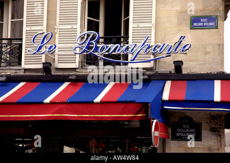 Cafe Le Bonaparte St Germain des Prés Rue Guillaume Apollinaire Paris,France Banque D'Images