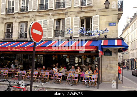 Cafe Le Bonaparte St Germain des Prés Rue Guillaume Apollinaire Paris,France Banque D'Images