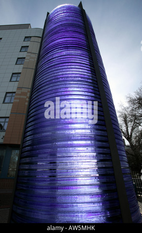 Tourné à grand angle de la "catégorie bleue", un site permanent et au site sculpture pour Lewisham Hospital Banque D'Images