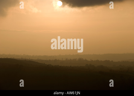 Coucher de soleil sur les montagnes noires dans la montagne noire, Pays de Galles Banque D'Images