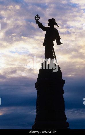 Silhouette de la statue de Samuel de Champlain, Ottawa, Ontario, Canada Banque D'Images