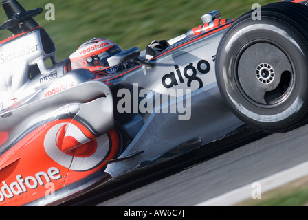 Heikki Kovalainen fin dans la McLaren Mercedes MP4 23 course de Formule 1 pendant une session de test sur le circuit de Catalunya Banque D'Images