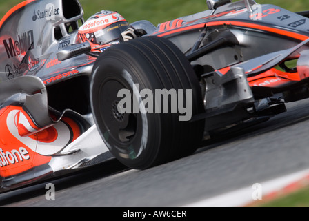 Heikki Kovalainen fin dans la McLaren Mercedes MP4 23 course de Formule 1 pendant une session de test sur le circuit de Catalunya Banque D'Images