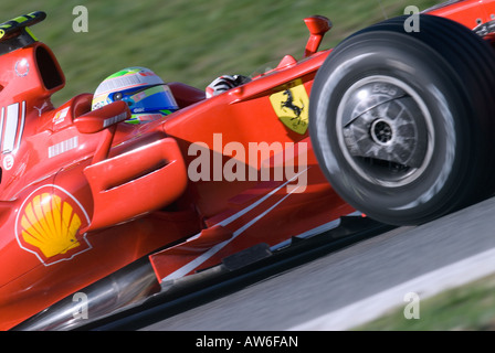 Felipe Massa BRA dans la voiture de course Ferrari F2008 de Formule 1 pendant une session de test sur le circuit de Catalunya Banque D'Images