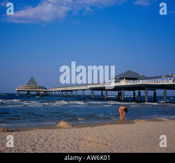 Passerelle avec restaurant Nauticus à Heringsdorf, occidentale, l'Allemagne, l'Europe. Photo par Willy Matheisl Banque D'Images