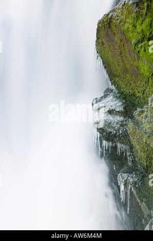 Les glaçons par skelwyth vigueur chute près de Ambleside Lake District UK Banque D'Images