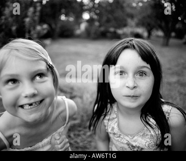 Portrait of happy girls outdoors Banque D'Images