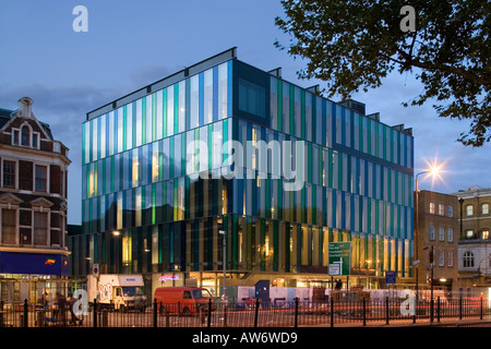 Idea Store, Whitechapel, Londres, 2005. De Whitechapel Road Nightshot. Banque D'Images