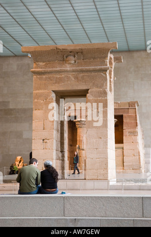 Le Temple de Dendur égyptien à l'aile du Metropolitan Museum of Art de New York City Banque D'Images
