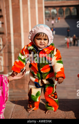 Baby dressed chaud au Jama Masjid Delhi Inde Banque D'Images