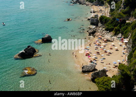 Plage de Mirtiotissa (côte ouest), l'île de Corfou, Grèce Banque D'Images