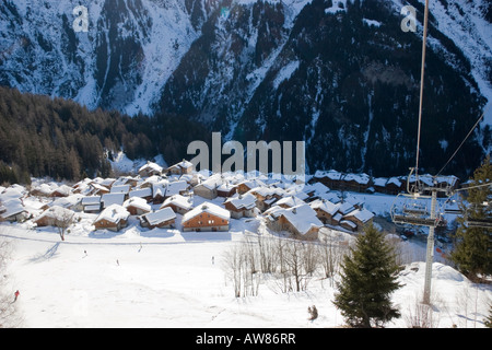 Ascenseur de ski et chalets Sainte-Foy-Tarentaise valley France Banque D'Images