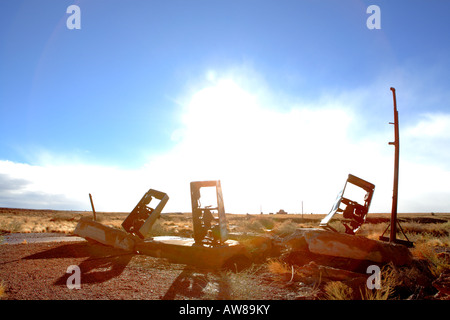 Les vestiges d'ANCIENNES POMPES À CARBURANT ET D'ESSENCE SUR LA ROUTE 66 DANS LA VILLE FANTÔME DE DEUX FUSILS ARIZONA USA Banque D'Images